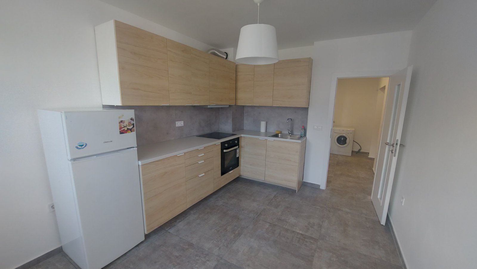 Слънчев, светъл, просторен 3-стаен апартамент в кв. Гео Милев