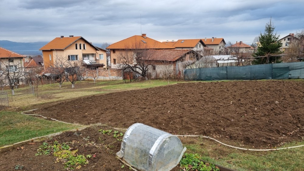 Панорамен парцел в село Лозен (гр. София) за строеж срещу обезщетение