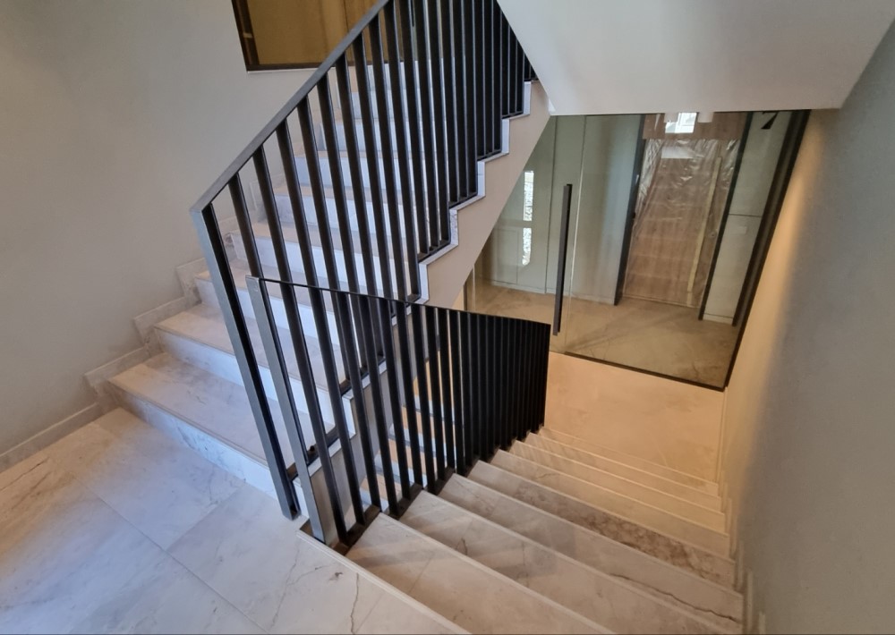 Луксозен нов двустаен апартамент в широк център