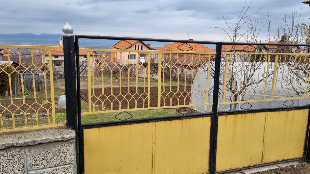 Панорамен парцел в село Лозен (гр. София) за строеж срещу обезщетение