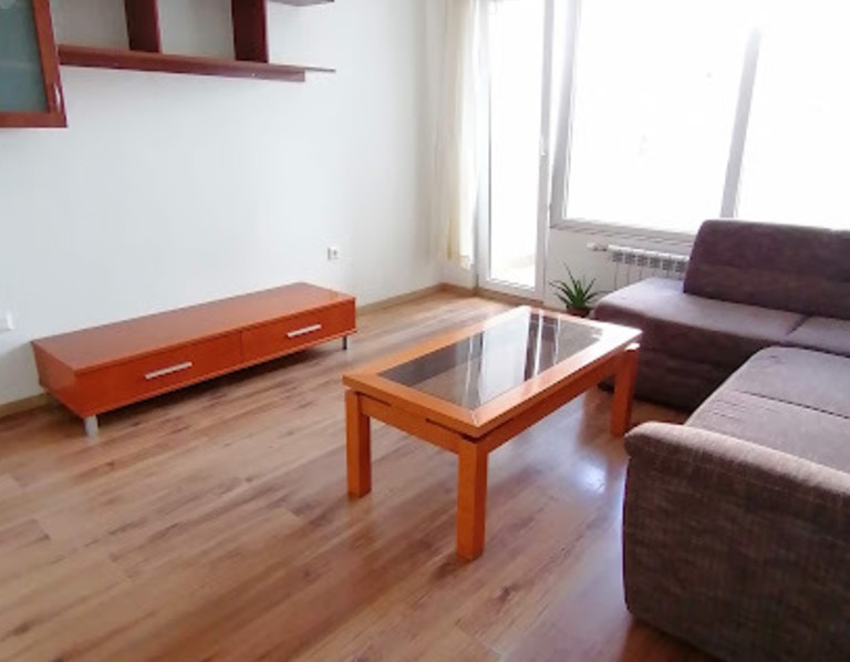 Светъл и обзаведен двустаен в кв. Стрелбище